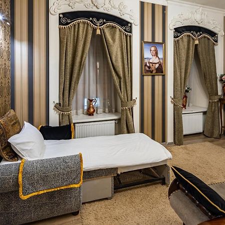 Classic Royal Central Apartment. Balcony And A/C Lviv Ngoại thất bức ảnh