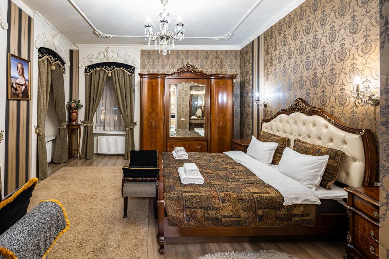 Classic Royal Central Apartment. Balcony And A/C Lviv Ngoại thất bức ảnh
