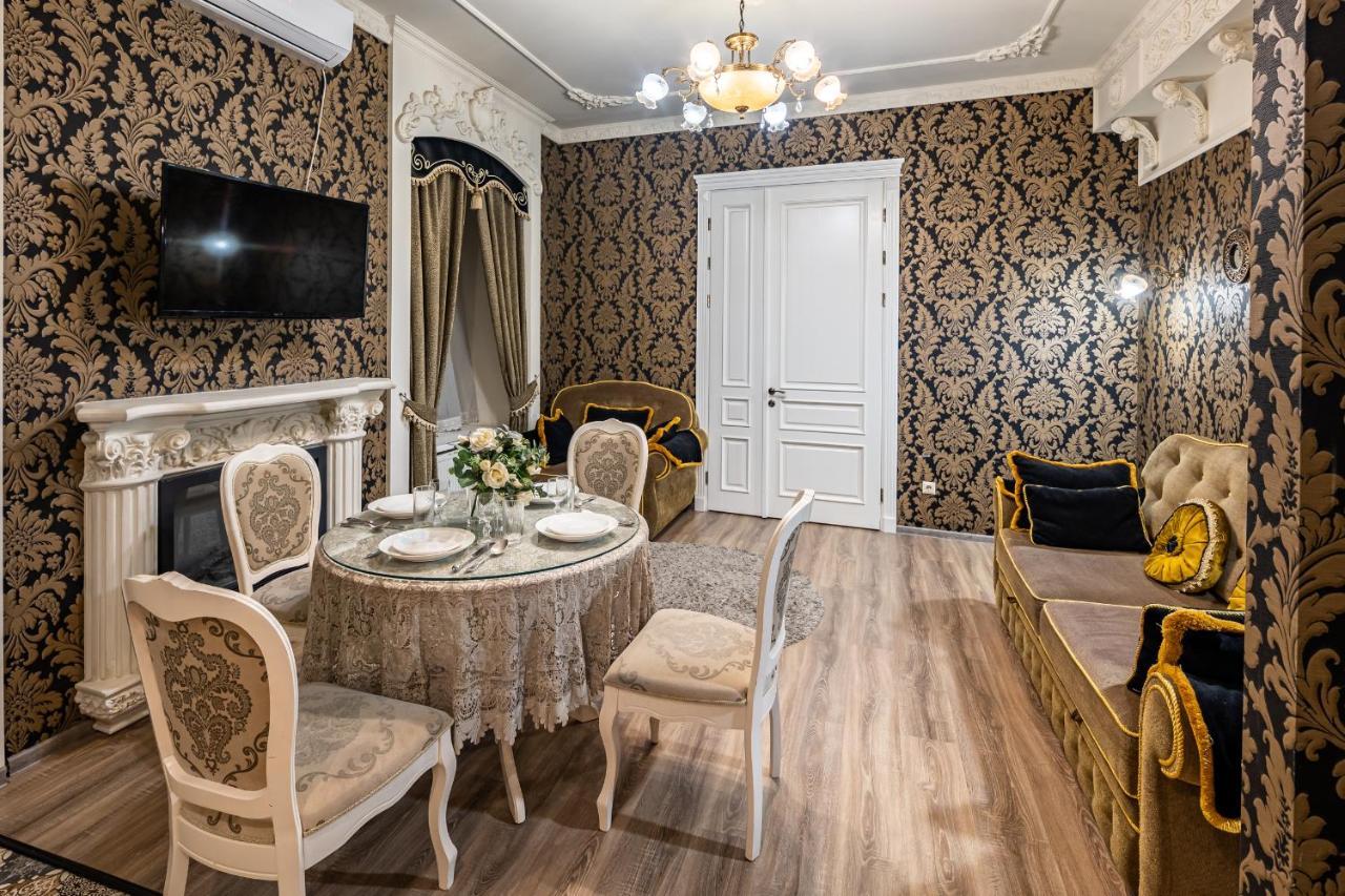 Classic Royal Central Apartment. Balcony And A/C Lviv Ngoại thất bức ảnh